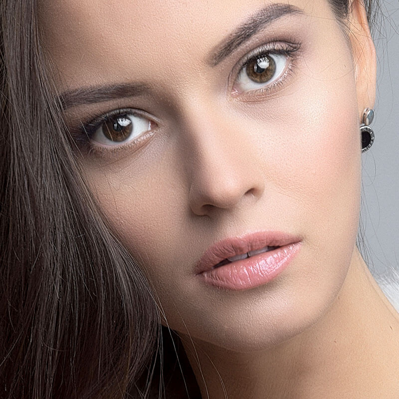 Model mit professionellem Make-up. Copyright: Alexander Krivitskiy, unsplash