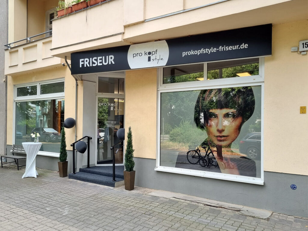 pro kopf style Friseur Herweghstraße 15, 12487 Berlin: Aussenansicht bei Eröffnung am 15. Juli 2026